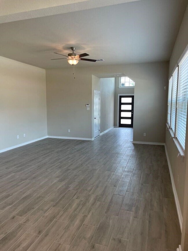 Building Photo - 7912 Spring Run Dr