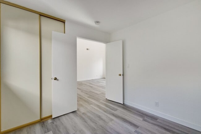 Building Photo - Welcome to this 3 bedroom 2 bath Just updated Townhome located in South San Jose.