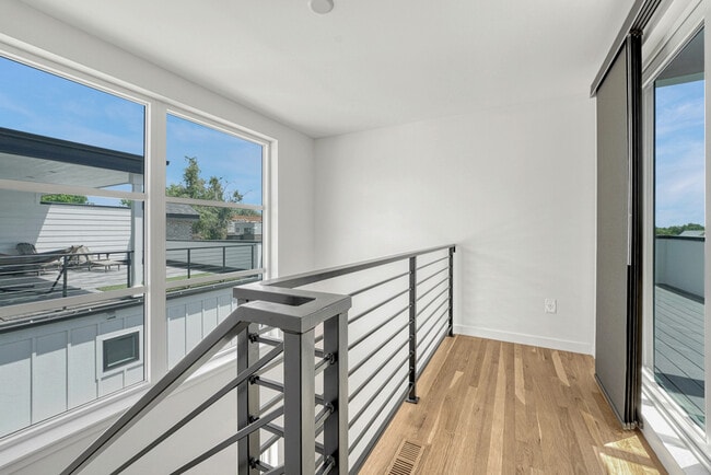 Building Photo - 1231 Newton St