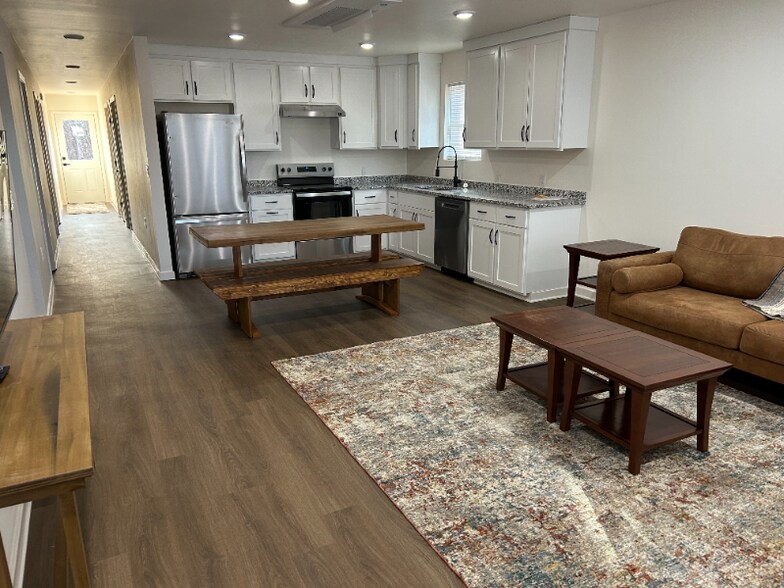 Building Photo - 144 N Coolwell Rd