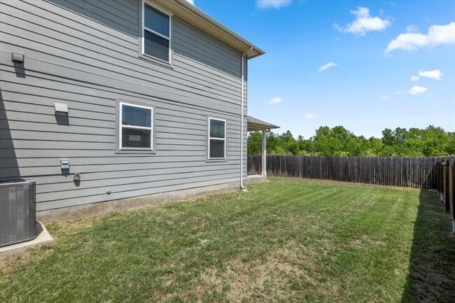 Building Photo - 121 Emerald Pass