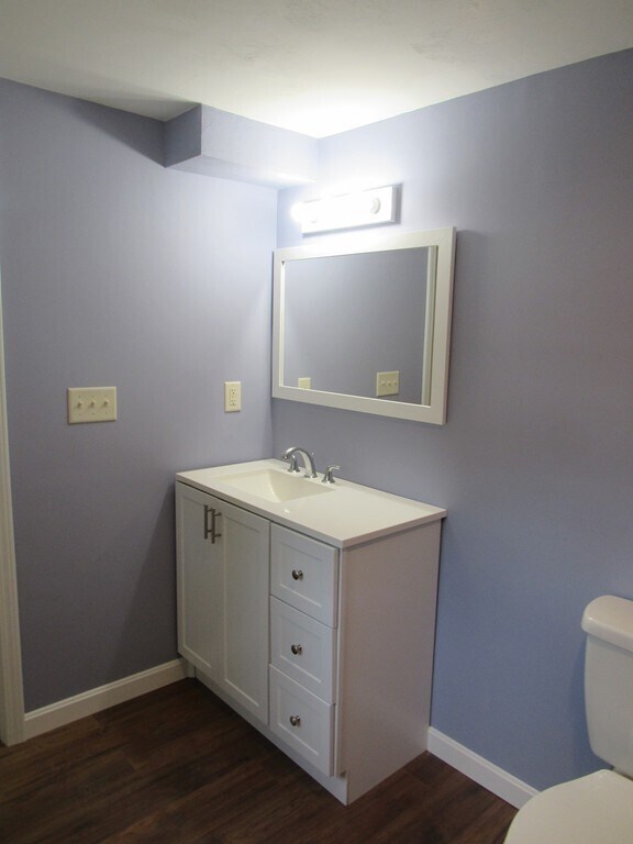 Building Photo - 27 Maple St