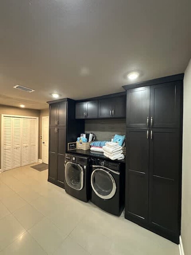 Building Photo - 10407 Harvestime Pl