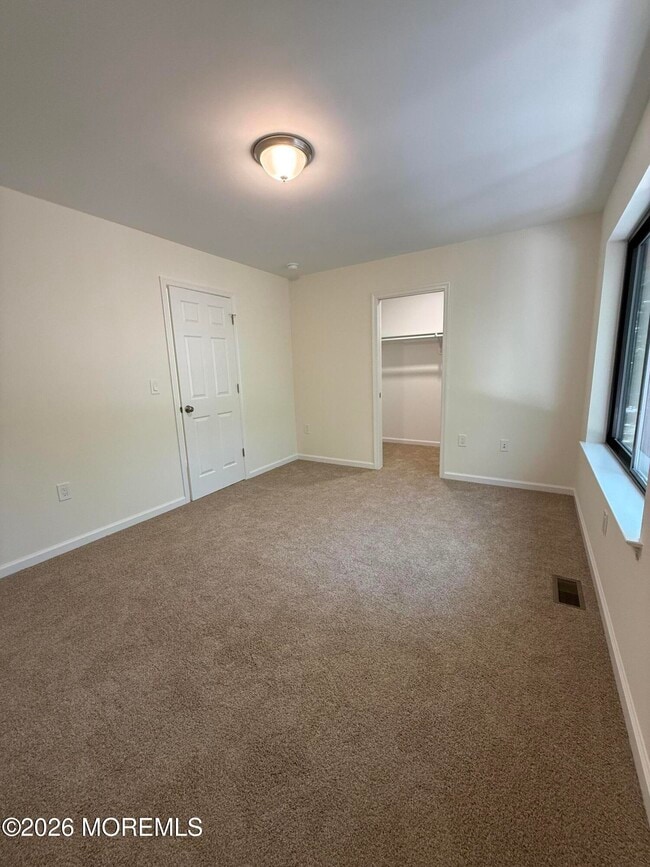 Building Photo - 5 Canary Cir