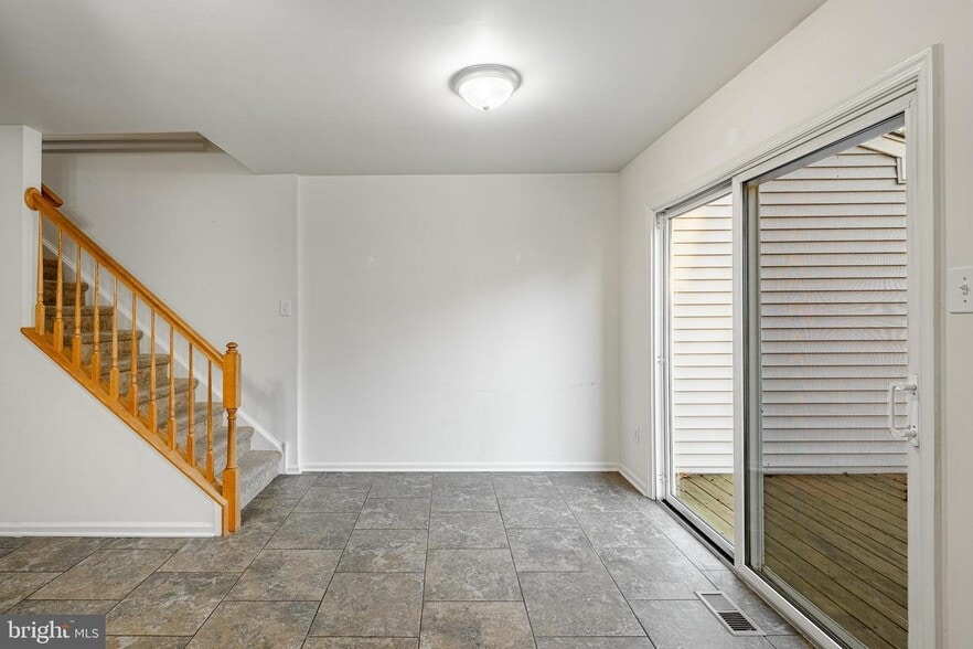 Building Photo - 596 Coach Hill Ct