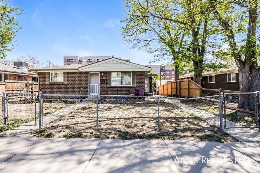 Building Photo - 4030 Kalamath St