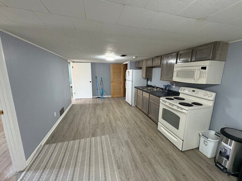 Building Photo - 661 Reynoldswood Rd