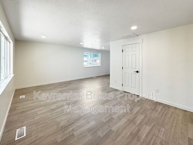 Building Photo - 1243 S Security Ln