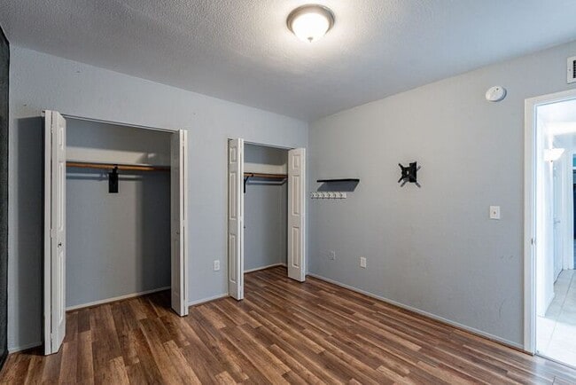 Building Photo - Pending/ Rented - 2-Car Garage & Fenced Yard! 2-Bed, 2-Bath Home in East Tucson