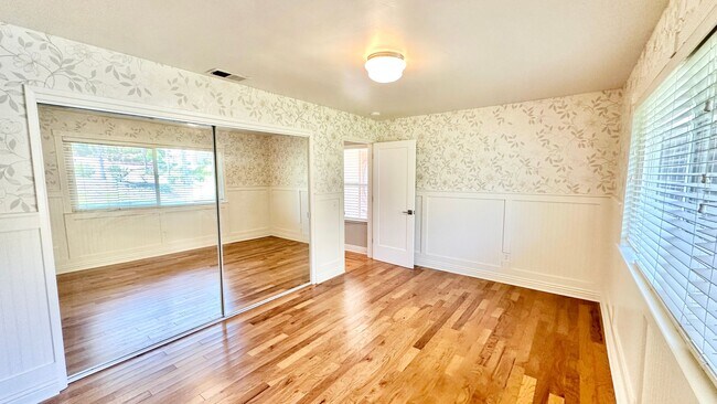 Building Photo - Lovely, Open Floor Plan, Single Story Located in the Desirable Live Oak Estates of Fallbrook!