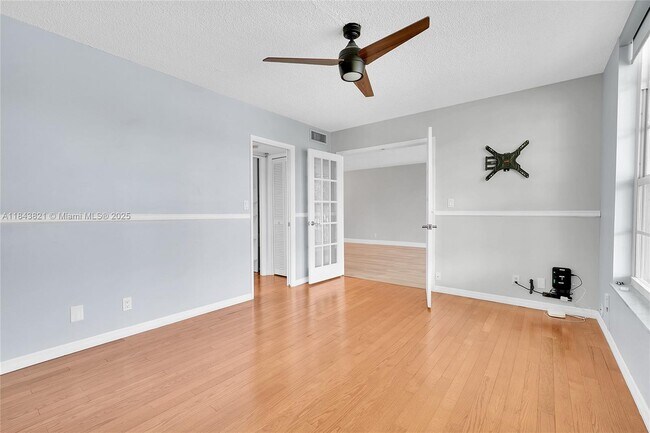 Building Photo - 3151 N Course Ln