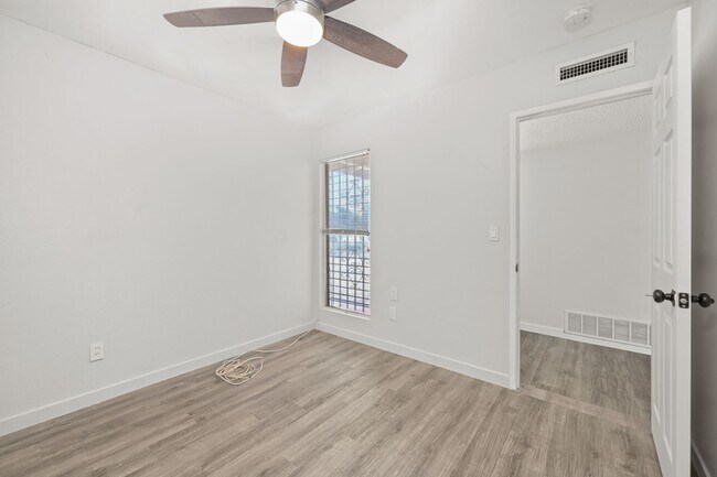 Building Photo - Private pool oasis!