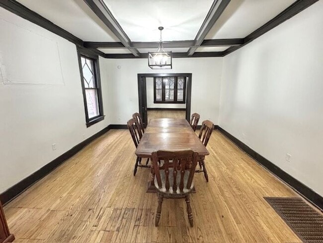 Building Photo - Historic Large Beautiful midtown home near Rhodes College available for Rent!