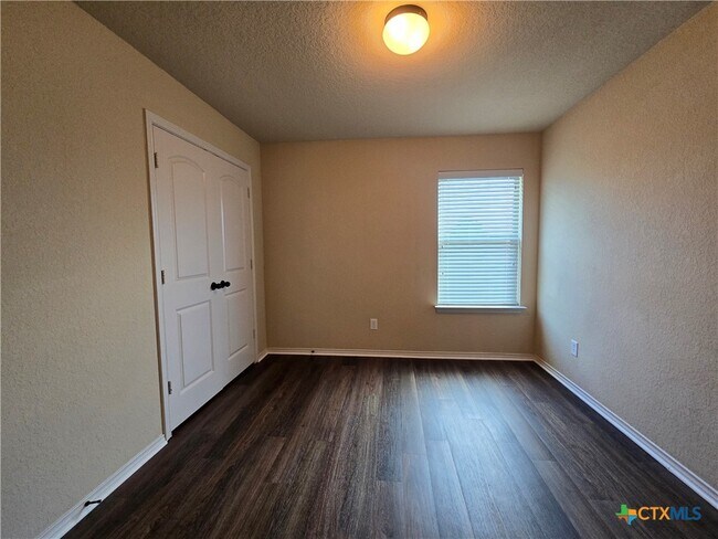 Building Photo - 294 Rosalie Dr