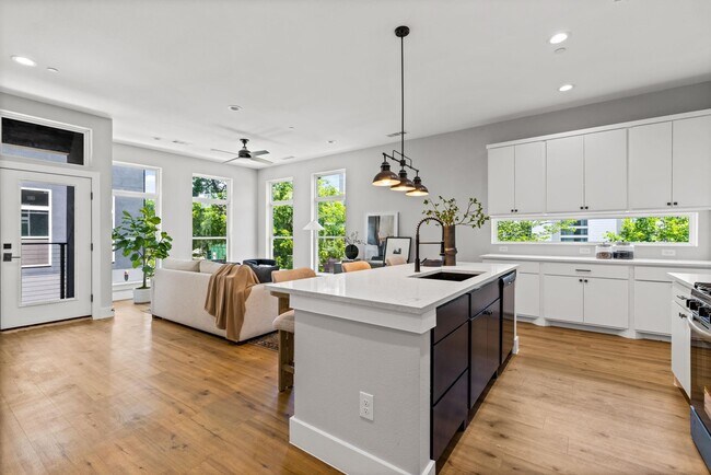 Building Photo - 4709 Virginia Ave