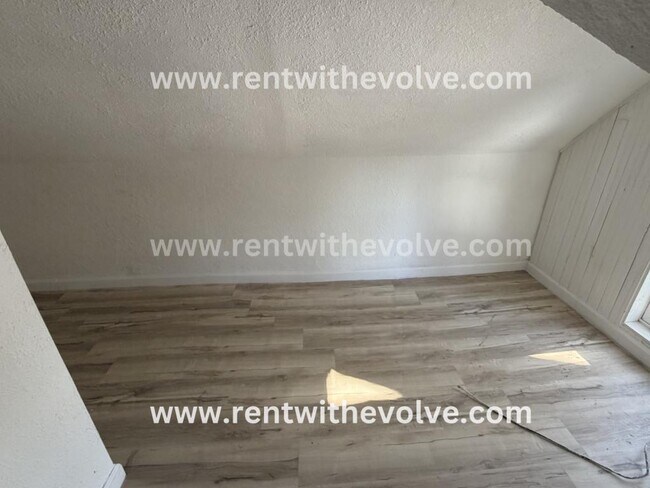 Building Photo - 213 High St