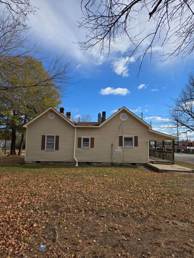 Building Photo - 1401 Old Norlina Rd
