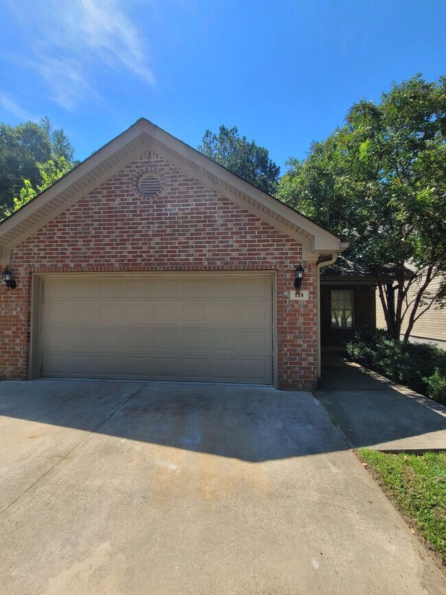 Building Photo - Home in Benton