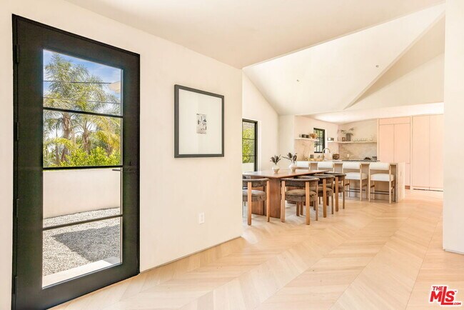 Building Photo - 8353 Sunset View Dr