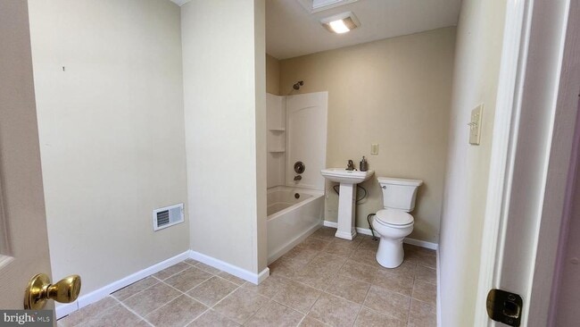 Building Photo - 332 Edgemont Ave