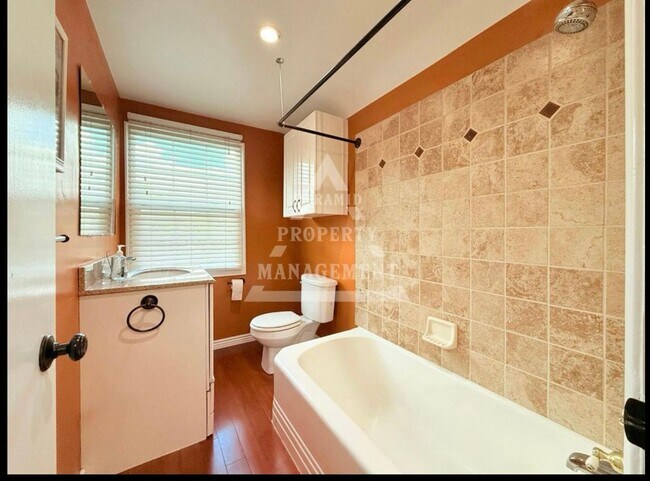 Building Photo - Beautiful Millcreek Home!