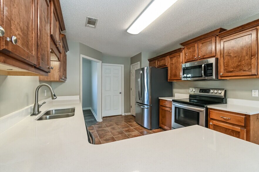 Building Photo - 85 Whispering Ridge Cove