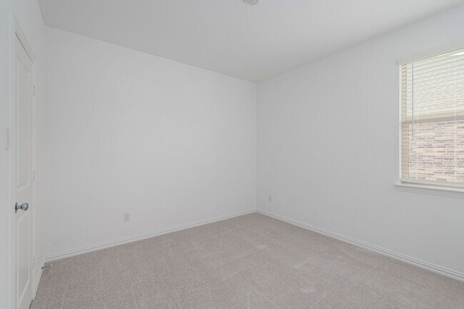 Building Photo - 4025 Kaufman Ct