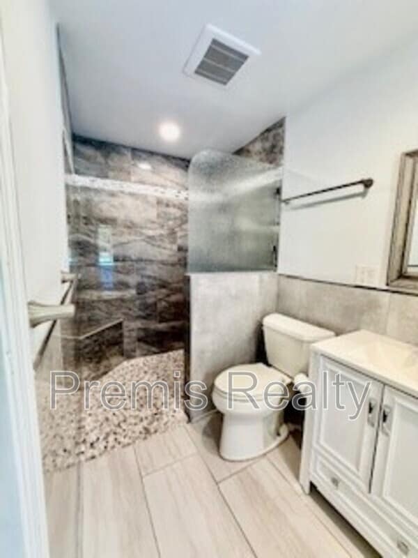 Building Photo - 1770 Braxton Bragg Ln