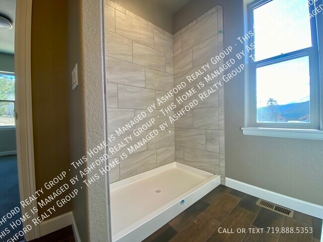 Building Photo - 520 Brecken Ct