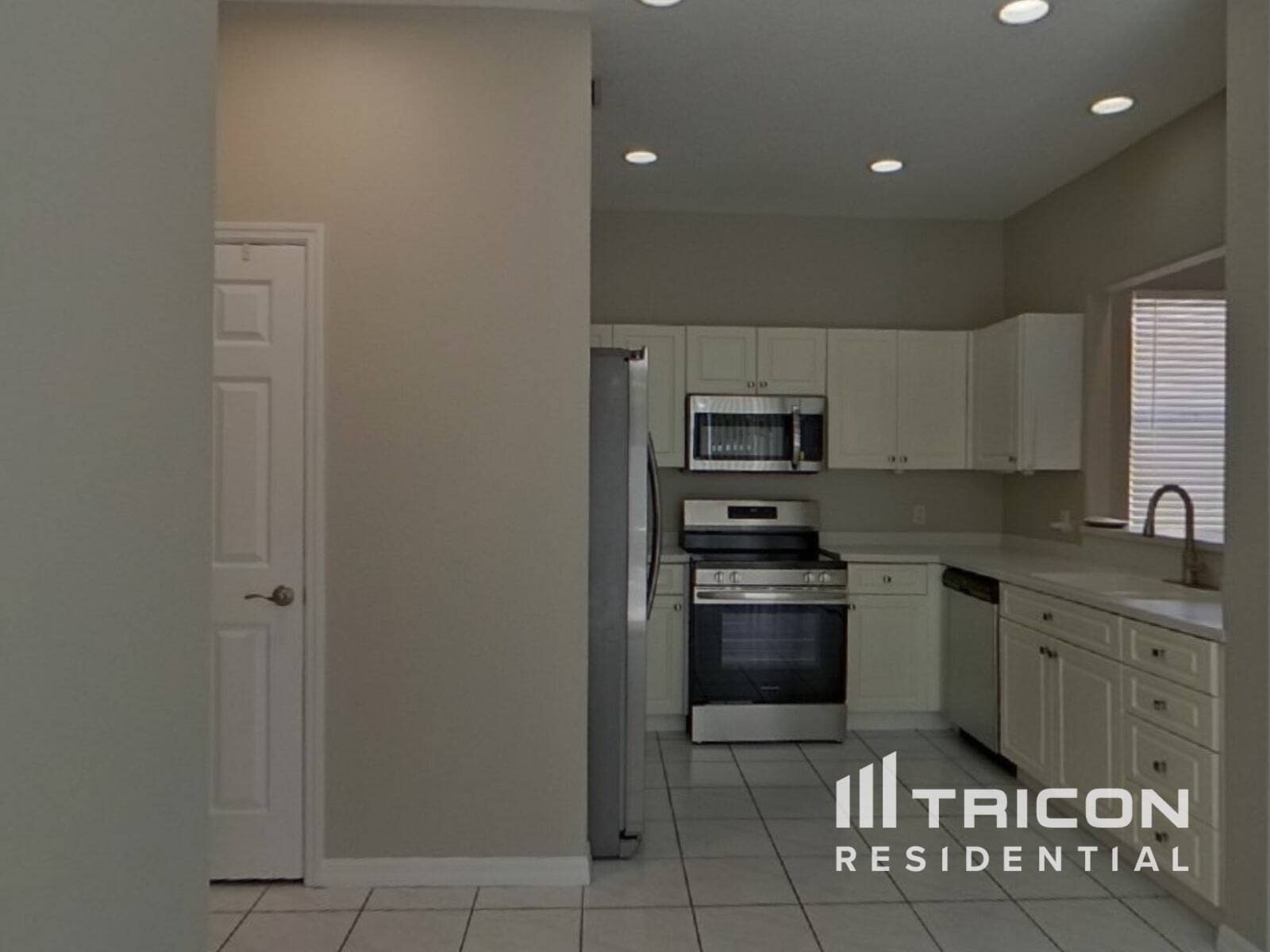 Building Photo - 3026 Woodland Fern Dr