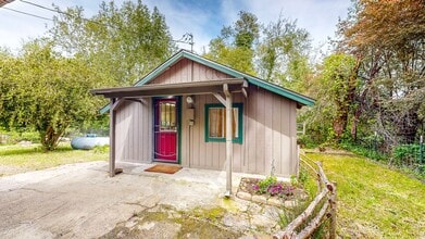 Building Photo - Adorable West County One Bedroom Cottage