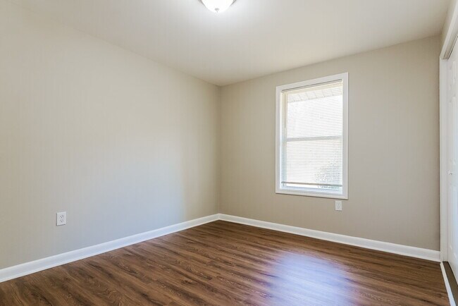 Building Photo - 328 Pleasant Valley Dr