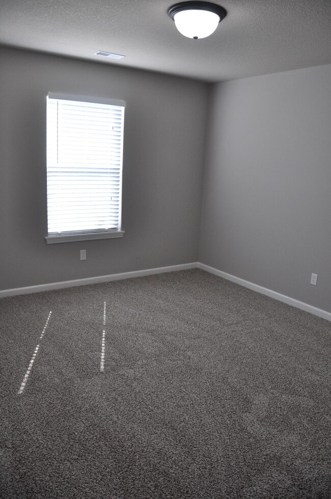Building Photo - 5727 Abercorn Dr