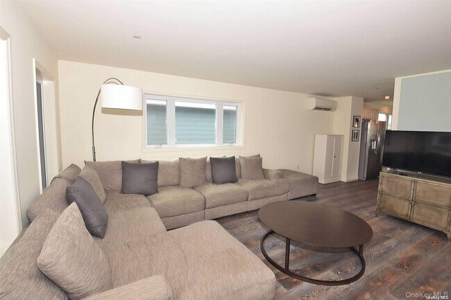 Building Photo - 31 Florida St