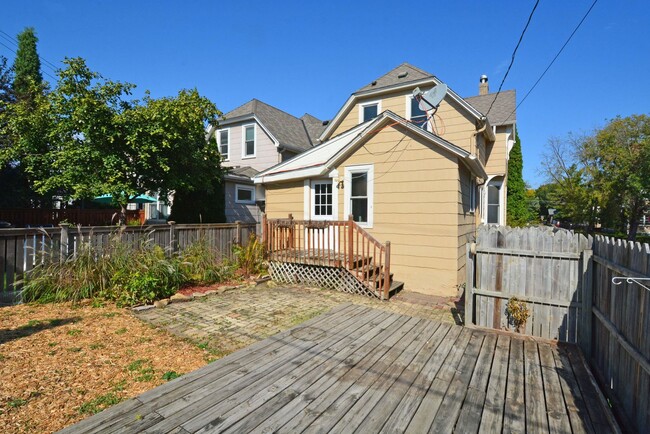Building Photo - Beautiful 3-Bed 1.5-Bath Home in St. Paul!