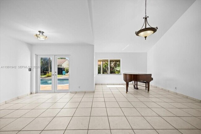 Building Photo - 2560 Bass Way