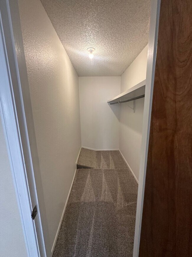 Building Photo - 313 Innsdale Terrace