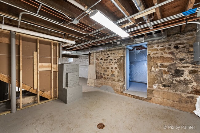 Building Photo - 11113 S Myrtle St