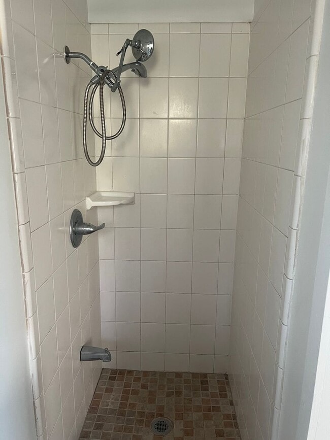 Building Photo - Pet-Friendly 1BR in Honolulu’s Kapahulu Ar...