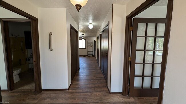 Building Photo - 125 Meadowood Dr