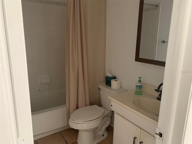 Building Photo - 18356 Robinson Ave