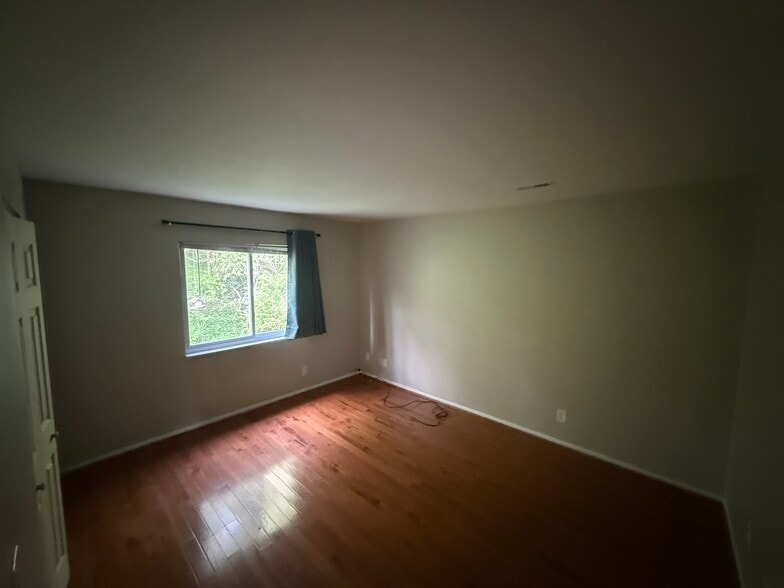 Building Photo - 2308 Gladstone Ave