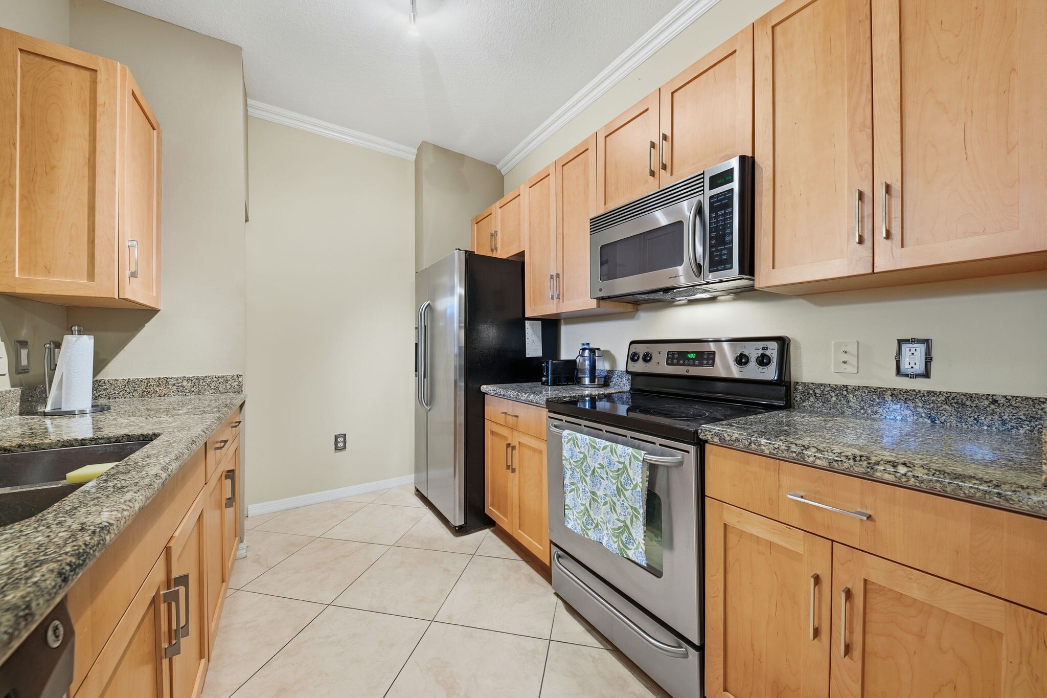 Building Photo - 2421 NE 65th St