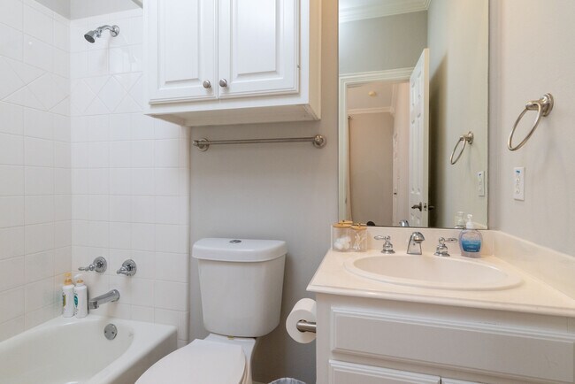 Building Photo - 3451 Binkley Ave
