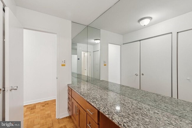 Building Photo - 224 W Rittenhouse Square