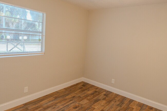 Building Photo - 129 W Church St