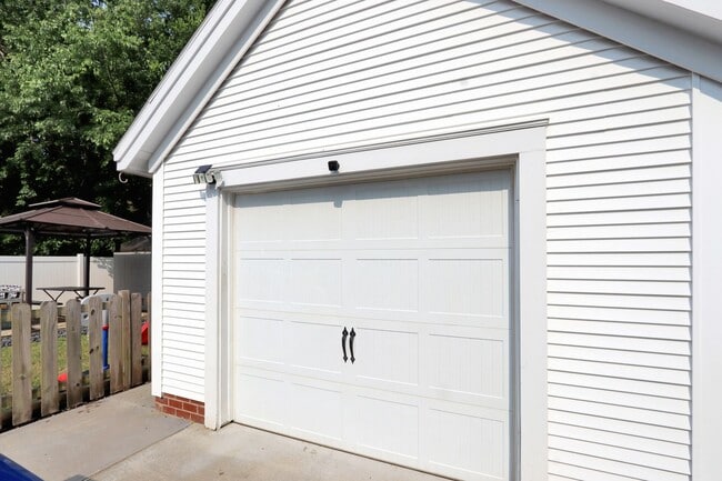 Building Photo - 961 Maltby Ave