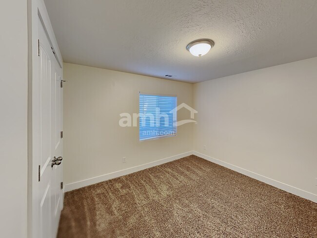 Building Photo - 1641 E Tumwater Ln