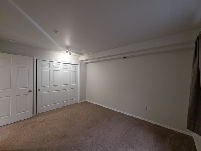Building Photo - 2bd/2ba Edmonds Condo