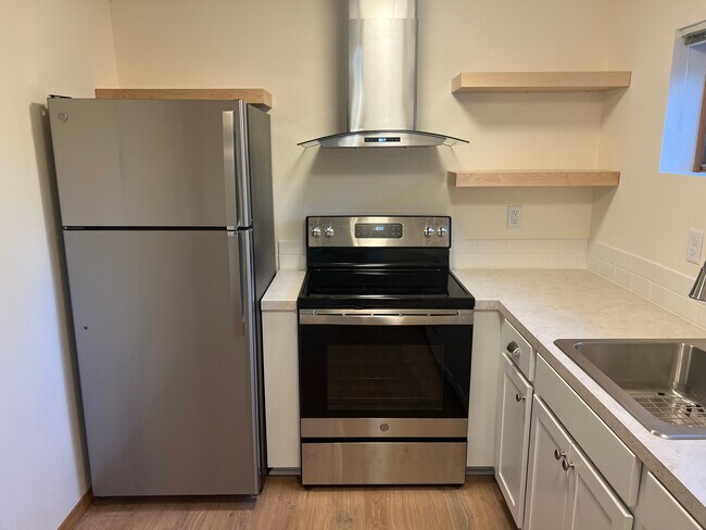 Brand new stainless appliances - 2171 NE Multnomah St